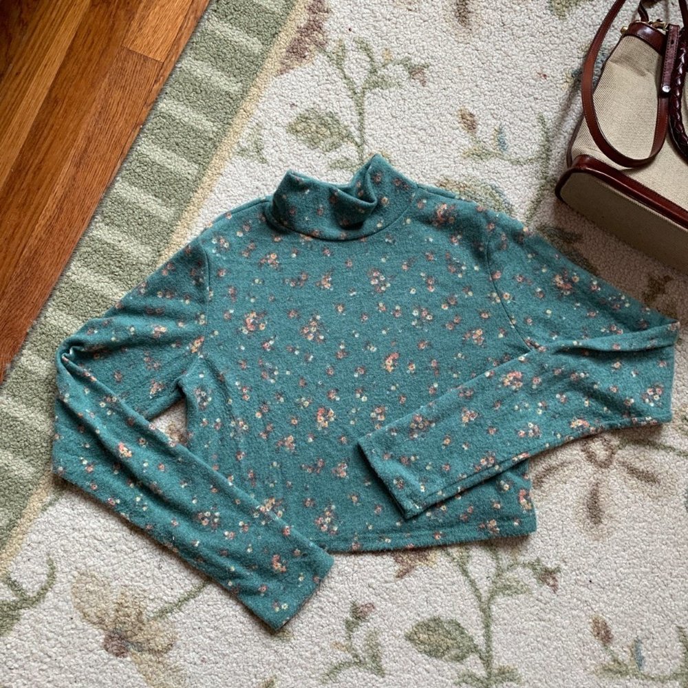 Forever 21 NWOT Floral Turtleneck
